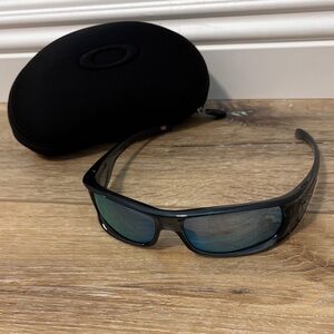 BRAND NEW - Oakley Men’s Black Wrap Sunglasses with Blue Mirrored Lenses.